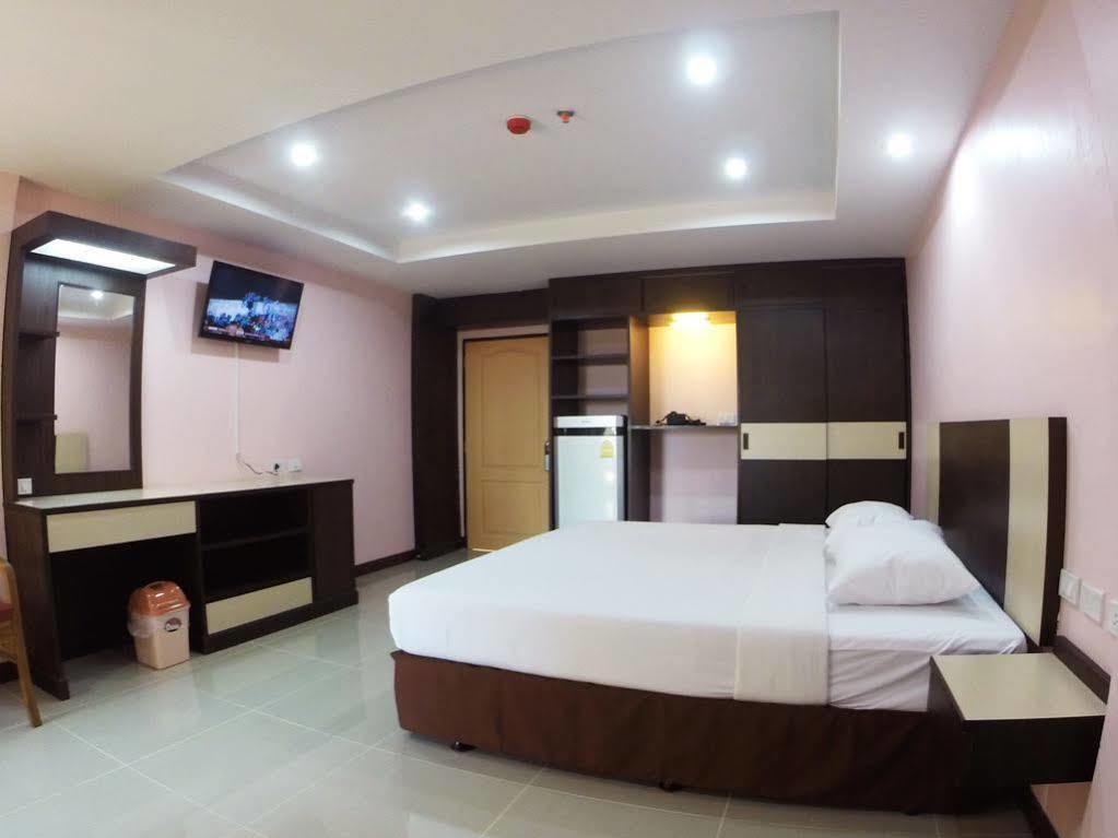 Oyo 523 Aa Pattaya Ville Exterior foto