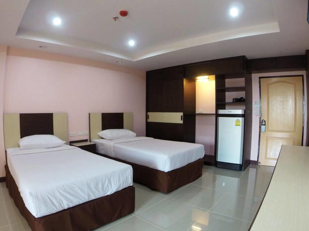 Oyo 523 Aa Pattaya Ville Exterior foto