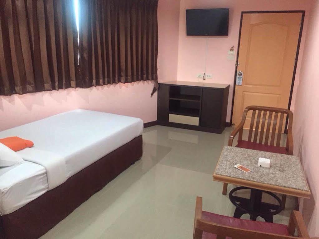 Oyo 523 Aa Pattaya Ville Exterior foto